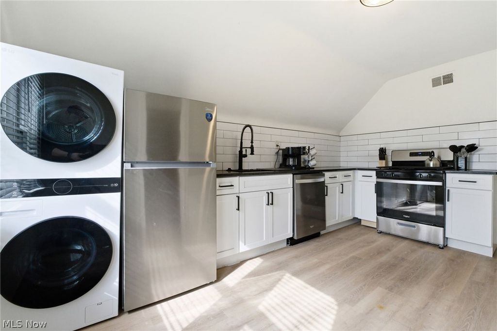 Photo of 3326 E Overlook Road #3, Cleveland Heights, OH 44118 (MLS # 5191699)