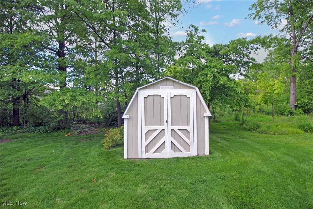 28420 Glen Hollow Lane, Olmsted Falls, Ohio image 27