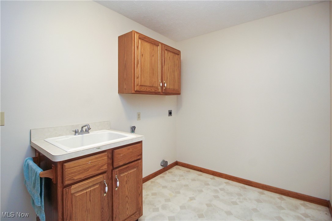 28420 Glen Hollow Lane, Olmsted Falls, Ohio image 13
