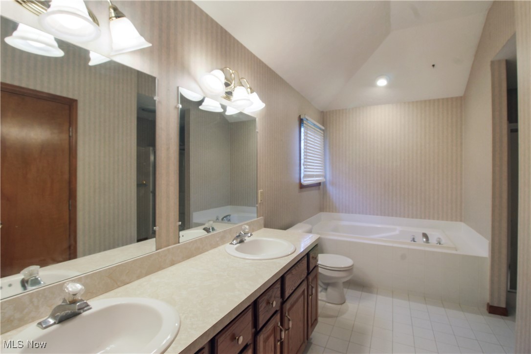 28420 Glen Hollow Lane, Olmsted Falls, Ohio image 8