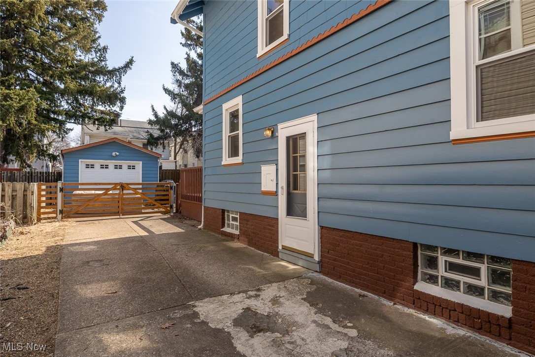 1481 Larchmont Avenue, Lakewood, Ohio image 36