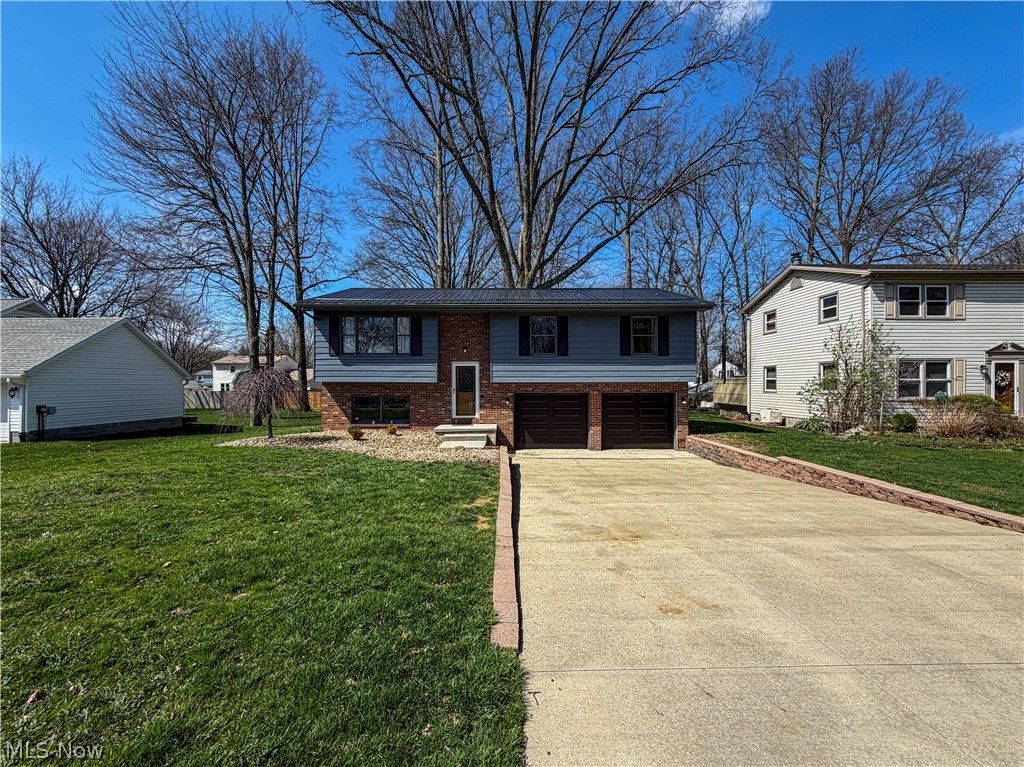 Photo of 165 Winter Lane, Cortland, OH 44410 (MLS # 5198964)