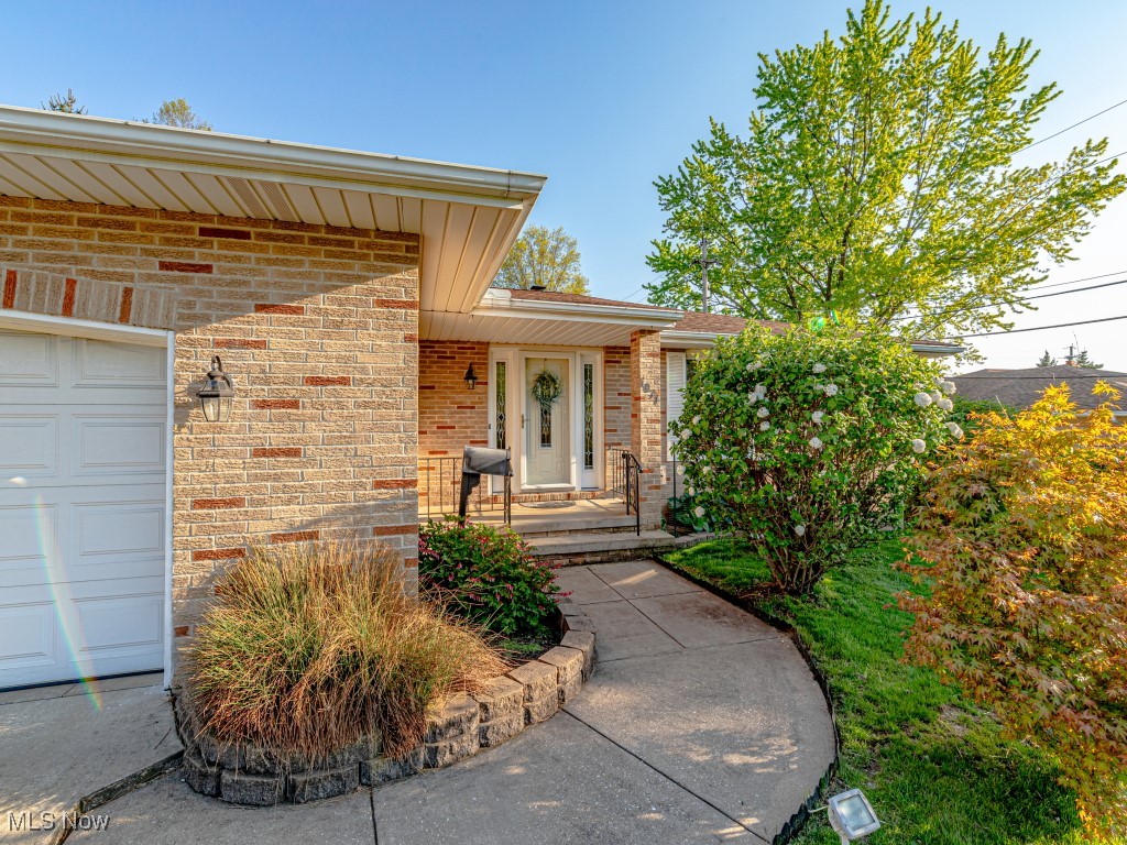 1071 Gettysburg Drive, Parma, Ohio image 2