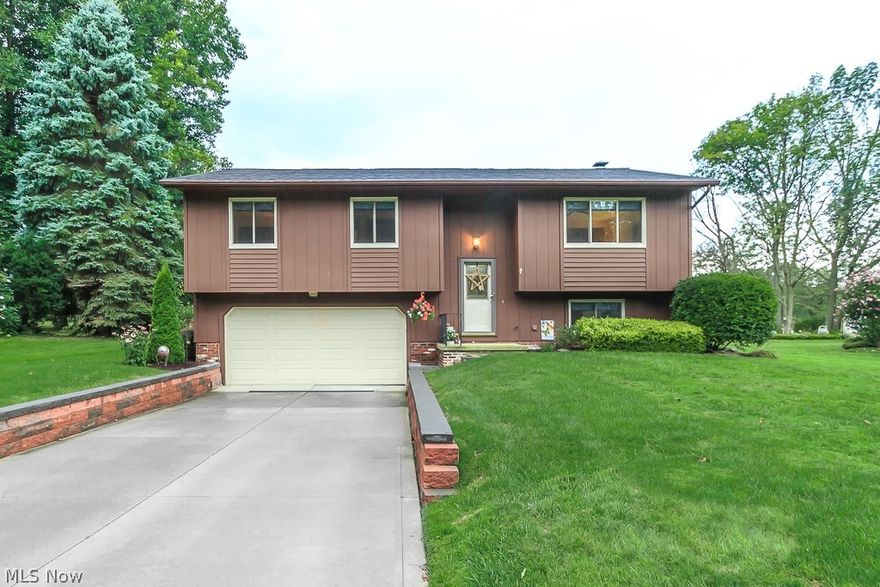 Don't miss this adorable Bi-level with 2 car attached garage on a private street that backs right up to the 18th hole of Erie Shores Golf Course!  You will see that this home has been well maintained and meticulously cared for.   This delightful 3 bedroom 2 bath beauty has so much to offer!   Plenty of Storage space and closet space! The Dining Room has a spectacular view of the beautifully landscaped grounds and Golf Course.  The Lower Level offers a roomy comfy family room with a wood burning fire place,more storage space and a bright sunny laundry room.   Home warranty included and all appliances stay.   This delightful home won't last long.  Schedule your showing today!