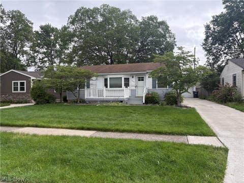 Homes For Sale - 340 Hickory Drive<br/> Berea, OH 44017