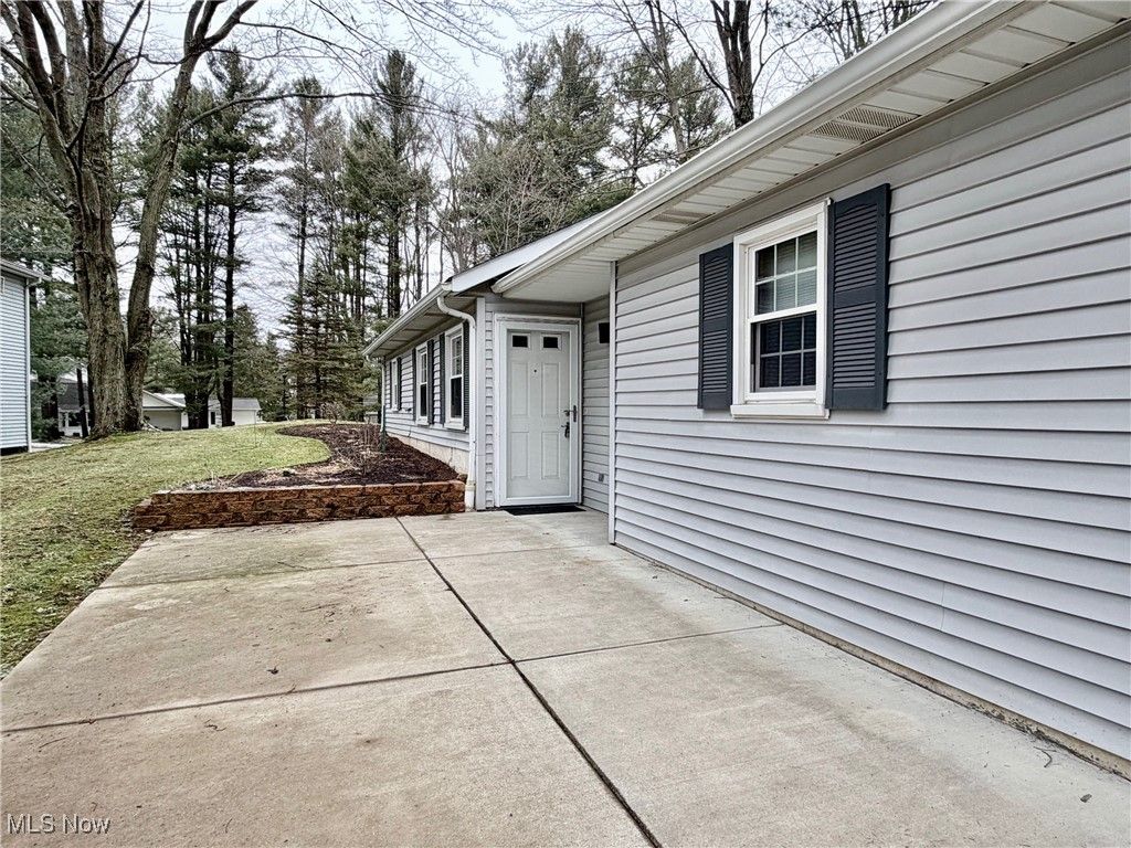 Photo of 102 Burlington Oval Drive, Chardon, OH 44024 (MLS # 5178299)