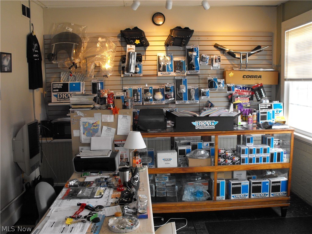 Mighton Merrill - Commercial Sale