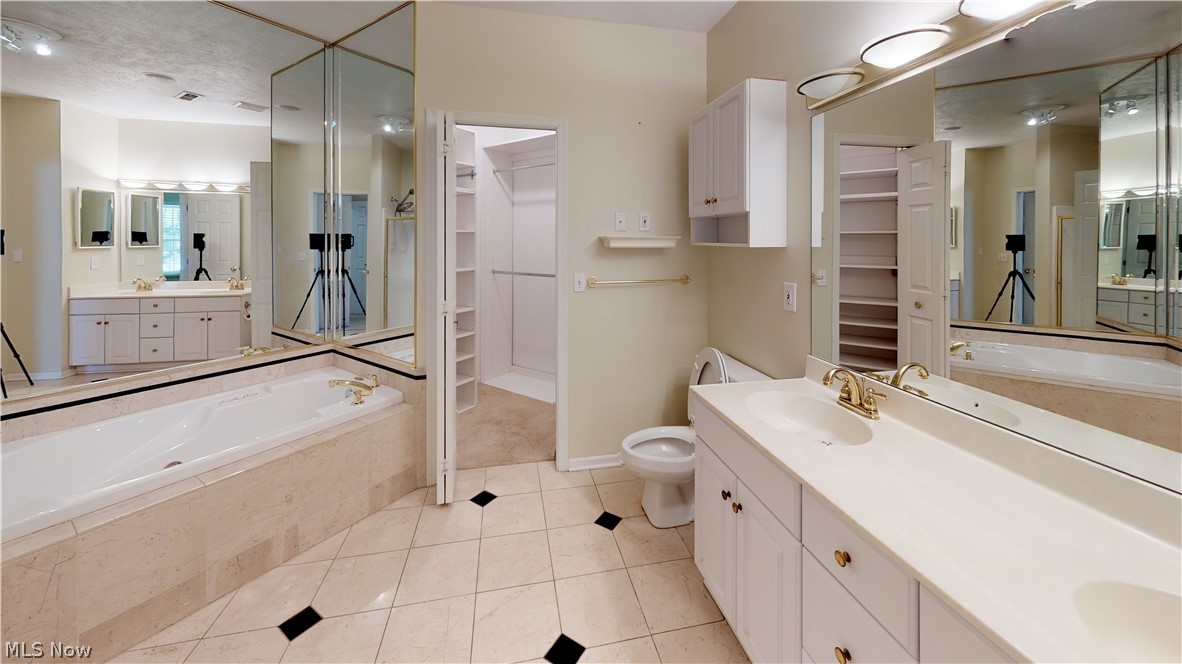 Woodhawk Club Condo II Ph III - Residential