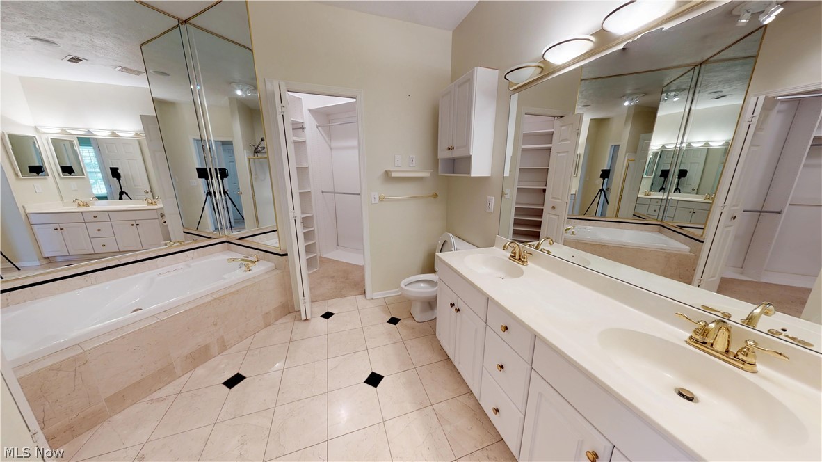 Woodhawk Club Condo II Ph III - Residential