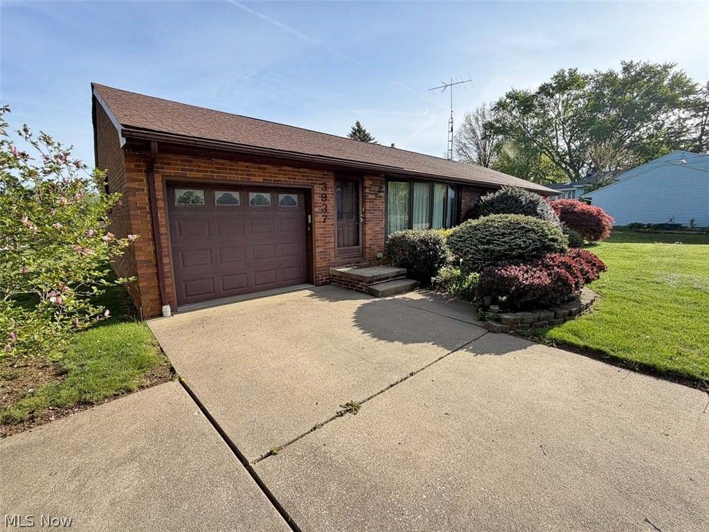 Photo of 3937 Linda Street NW, North Canton, OH 44720 (MLS # 5205952)