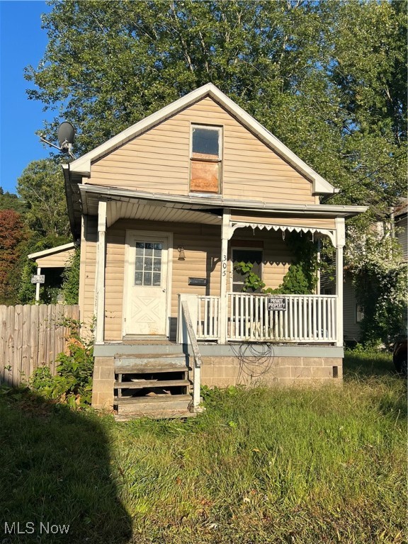 Offering plenty of potential, this home is ready for a buyer with vision who wants to bring it back to life. An excellent opportunity to add to your portfolio or buy into real estate. Located in Marietta with convenient access to all amenities, this home is the blank canvas to create value or future income.