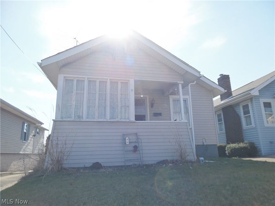 2 Bedroom vinyl sided home currently being rented for 550 per month. Within walking distance to shopping and bus stops. Perfect for first time home buyer or investor.