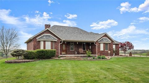 Homes For Sale - 1305 Bald Hill Rd<br/> Muskingum County, Zanesville, OH 43701