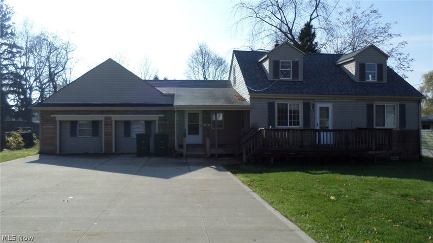 What a great buy! Home with in law suite or investment possibilities. 
this home has Living room, kitchen, vaulted dining or Family room. 2 bedrooms on first floor,
possible 2 up. 
The addition has living room, kitchen, 1 bedroom and bath. 
Needs a little TLC but could be very nice.