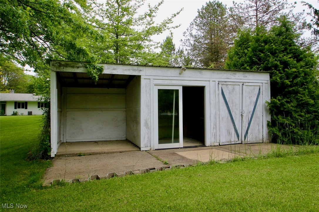 8830 Billings Road, Willoughby, Ohio image 40