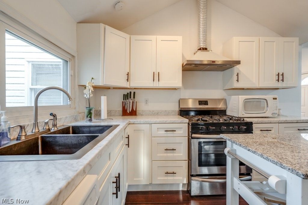 Photo of 6095 Bell Avenue, Hubbard, OH 44425 (MLS # 5188686)