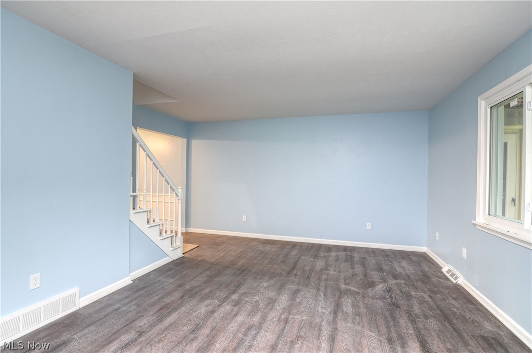 Regal Arms Condo - Residential