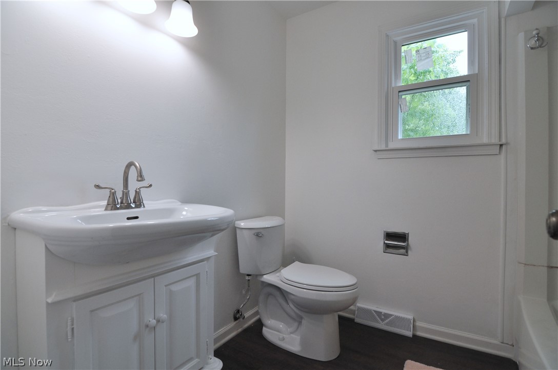 Regal Arms Condo - Residential