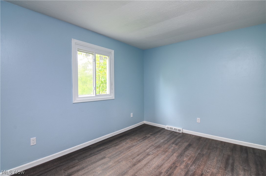 Regal Arms Condo - Residential