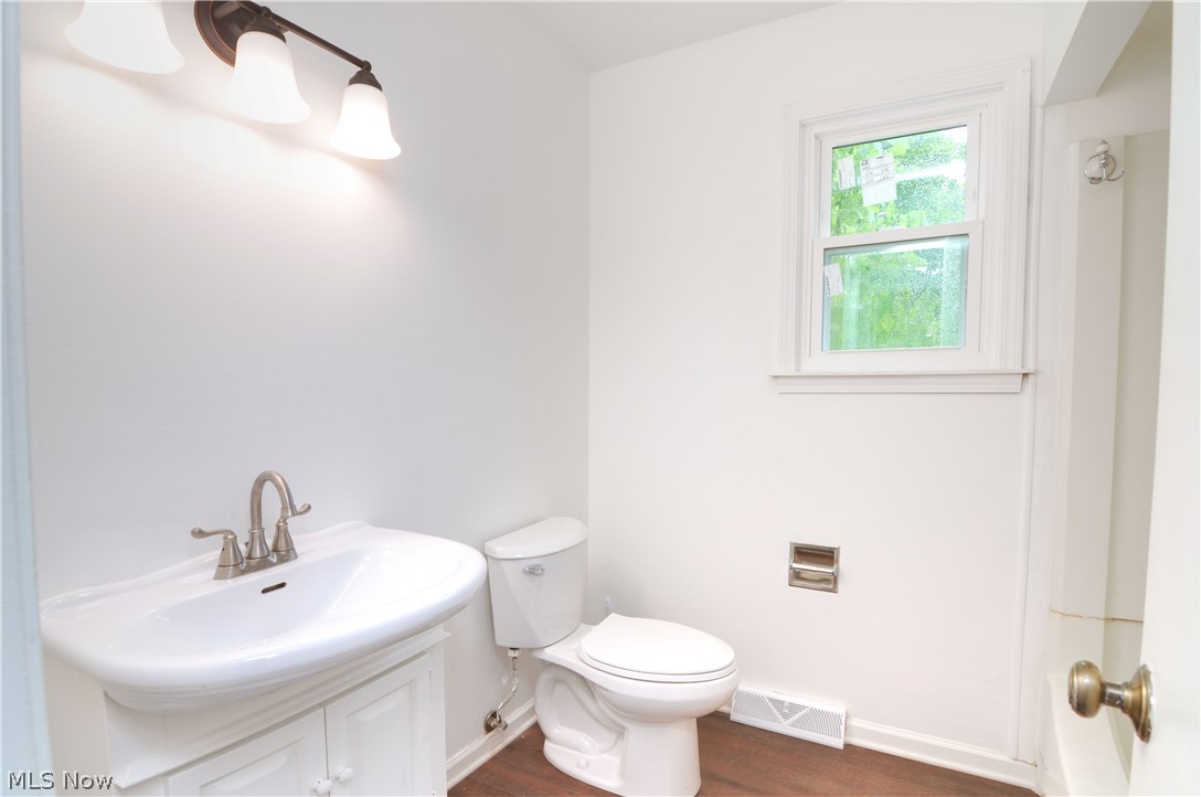 Regal Arms Condo - Residential