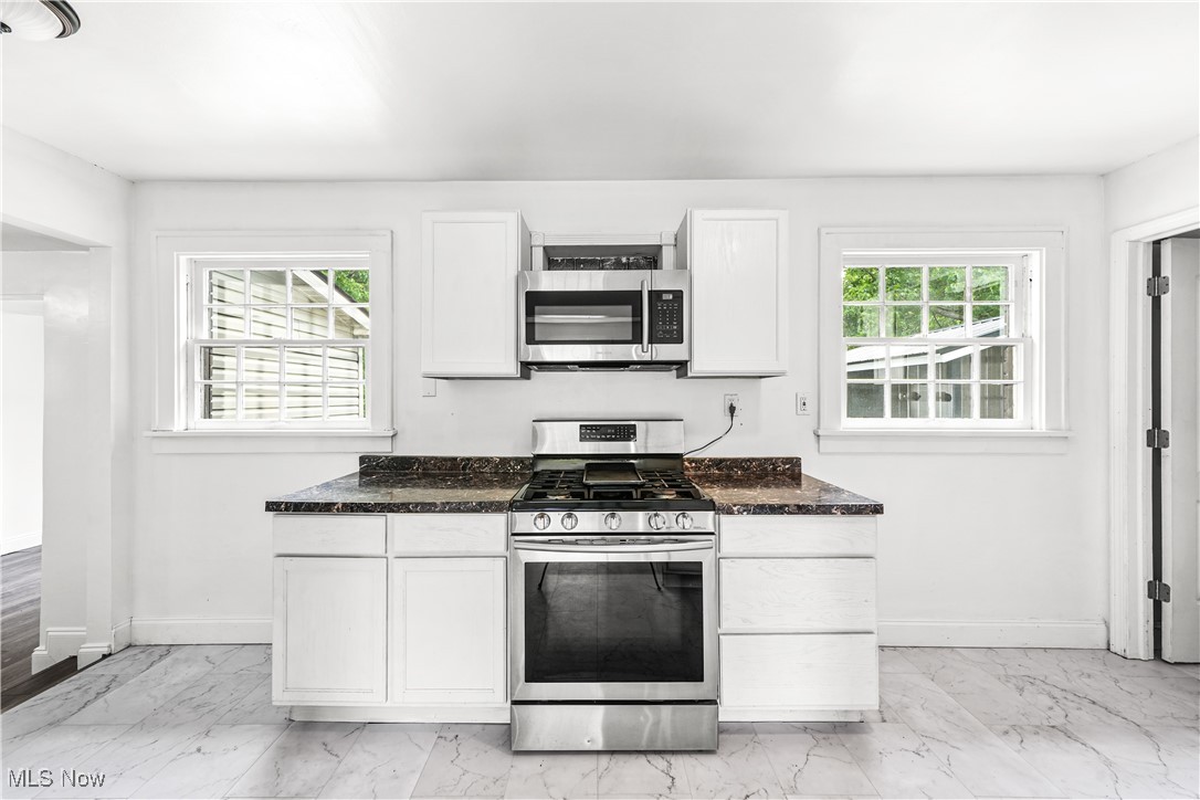 928 Tibbetts Wick Road, Girard, Ohio image 3