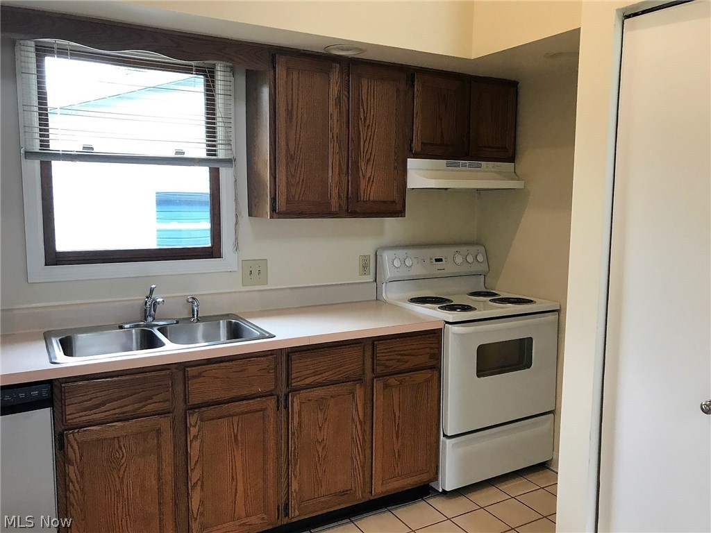 Holland M Gary - Residential Lease