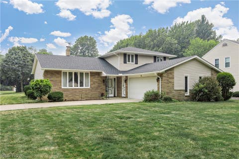 Homes For Sale - 5134 Hickory Drive<br/> Cleveland, OH 44124