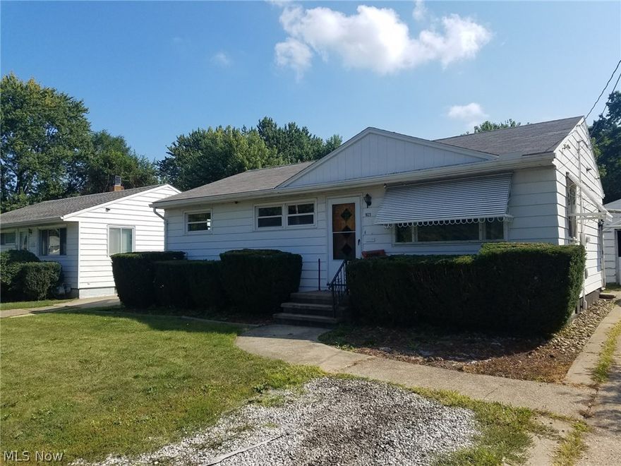 Great way to start or scale down in home ownership!  Eat-in kitchen with ample cabinets!  Hardwood floors throughout living room and all 3 bedrooms.  Lot is a total of 3 parcels.  Spacious 1-1/2 car garage!  Great value!  See today!  Quick occupancy!  Motivated Seller!