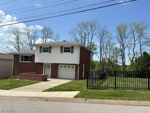Homes For Sale - 224 Lorraine Drive<br/> Hancock County, Weirton, WV 26062