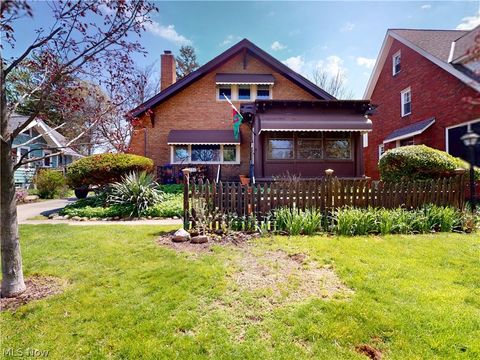Homes For Sale - 2151 Overbrook Avenue<br/> Lakewood, OH 44107