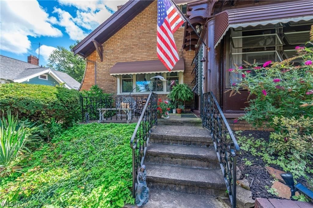 Photo of 2151 Overbrook Avenue, Lakewood, OH 44107 (MLS # 5204842)