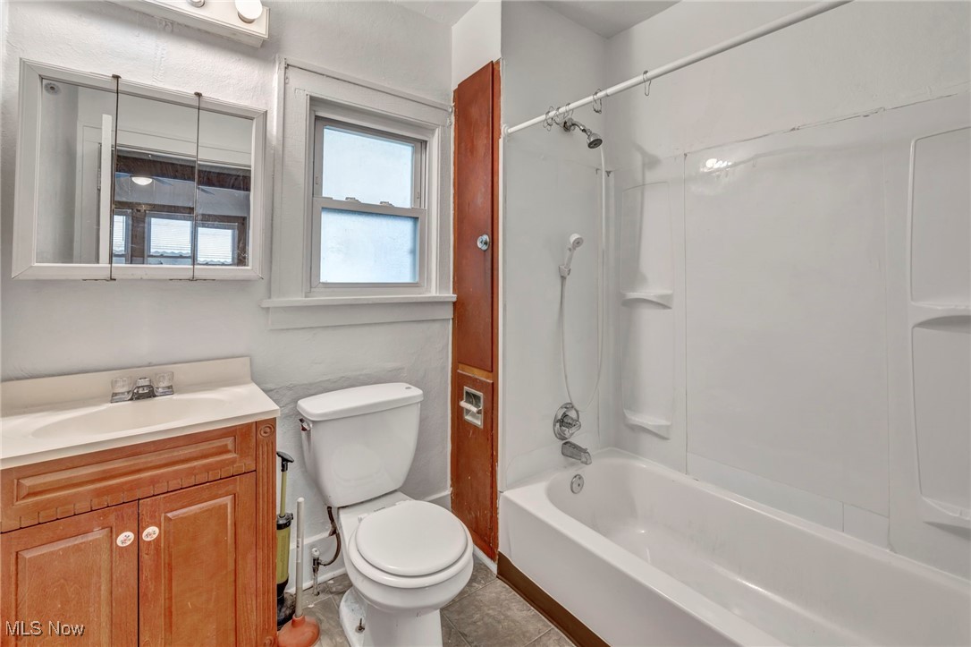 317 W 31st Street, Lorain, Ohio image 4