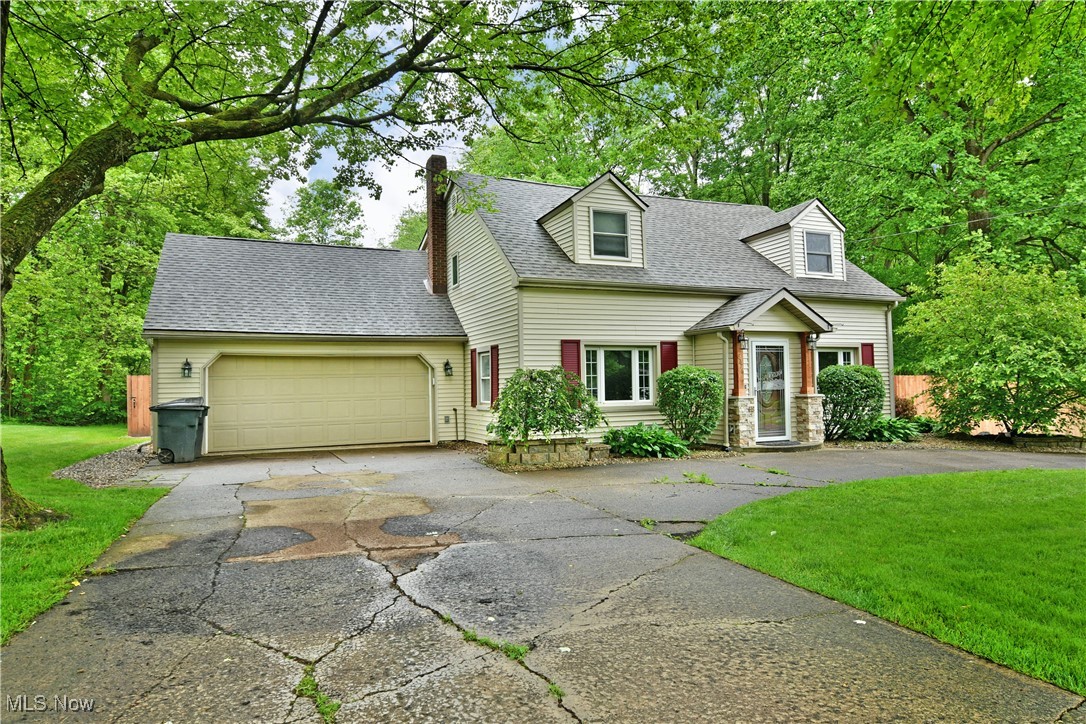 8276 Kenyon Drive, Warren, Ohio image 2