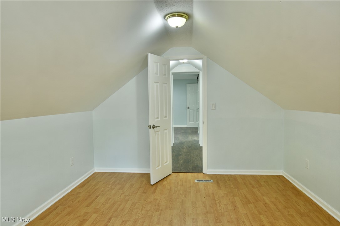 8276 Kenyon Drive, Warren, Ohio image 26