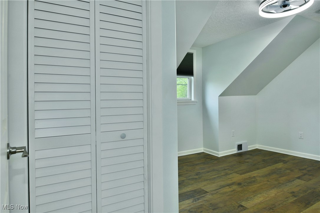 8276 Kenyon Drive, Warren, Ohio image 33