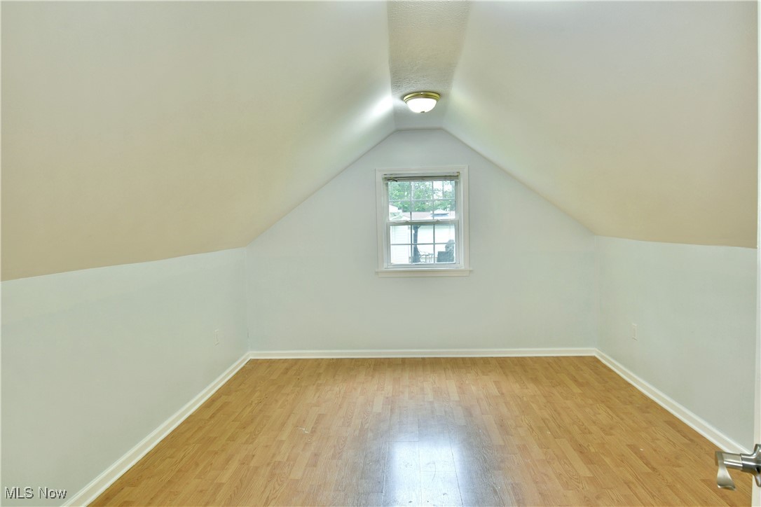 8276 Kenyon Drive, Warren, Ohio image 25