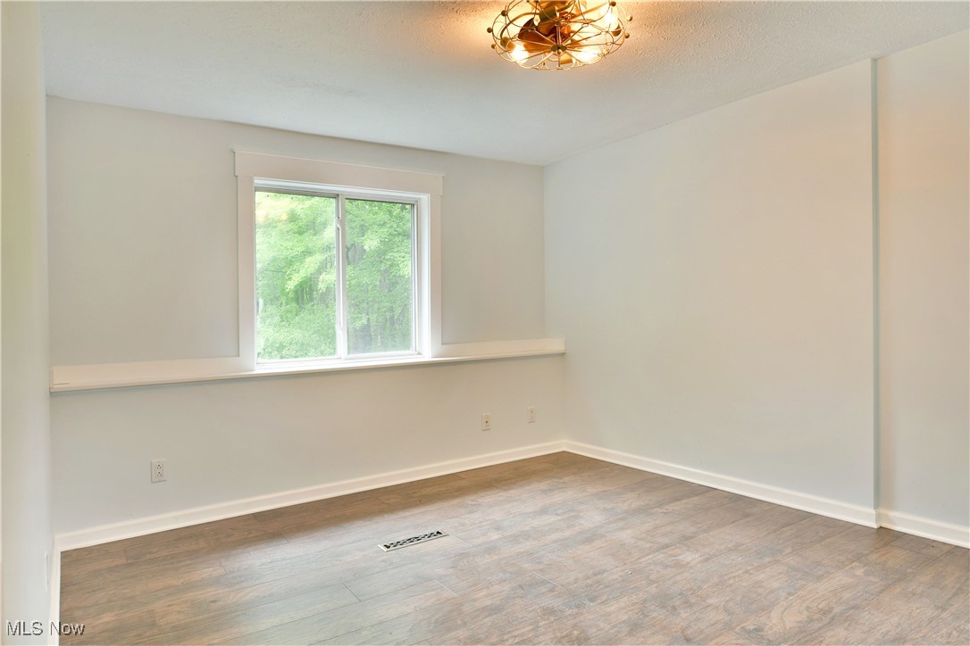 8276 Kenyon Drive, Warren, Ohio image 29