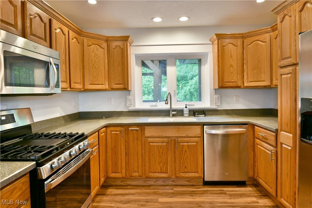 8276 Kenyon Drive, Warren, Ohio image 10