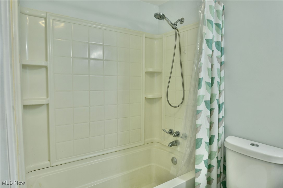 8276 Kenyon Drive, Warren, Ohio image 40
