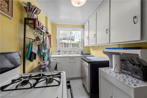 Tiny photo for 537 Coolman Avenue, Ravenna, OH 44266 (MLS # 5239479)