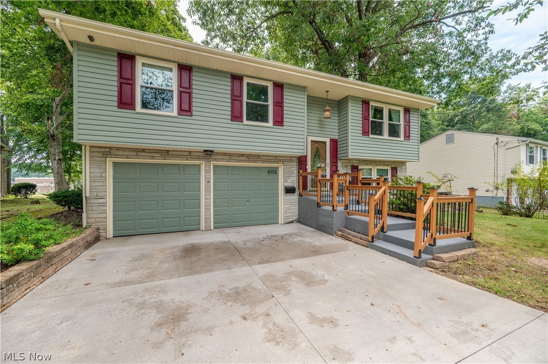 4851 Woodridge Drive