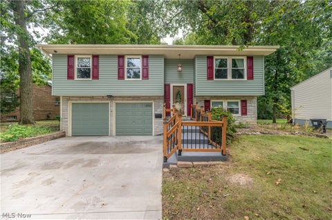 Homes For Sale - 4851 Woodridge Drive<br/> Youngstown, OH 44515