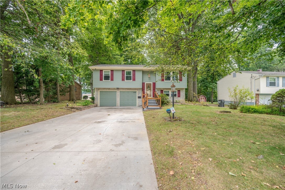 4851 Woodridge Drive