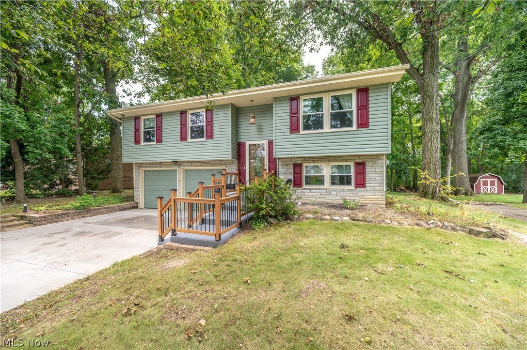 4851 Woodridge Drive