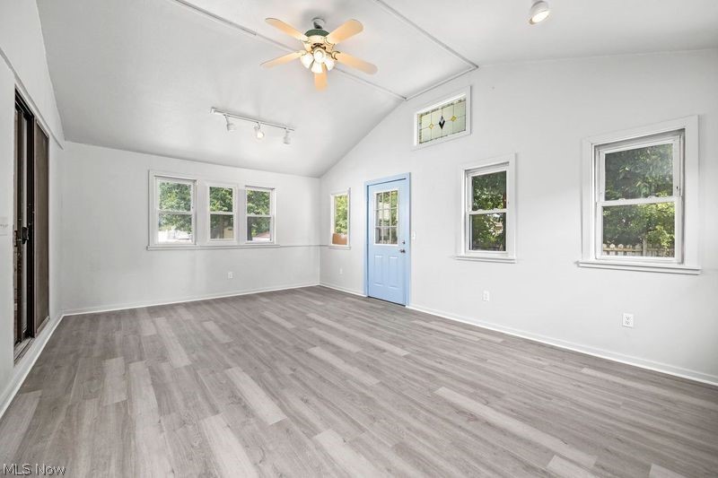 Williamsburg Heights 06 - Residential