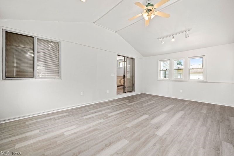 Williamsburg Heights 06 - Residential