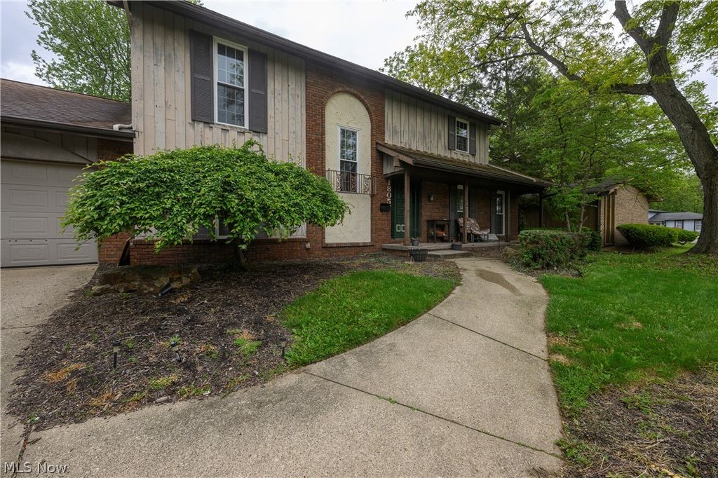 Photo of 1805 Heritage Circle, Dover, OH 44622 (MLS # 5210153)