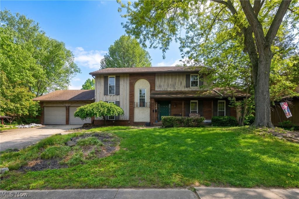 Photo of 1805 Heritage Circle, Dover, OH 44622 (MLS # 5210153)