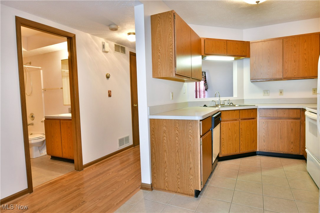 Lake Pointe Condo - Residential