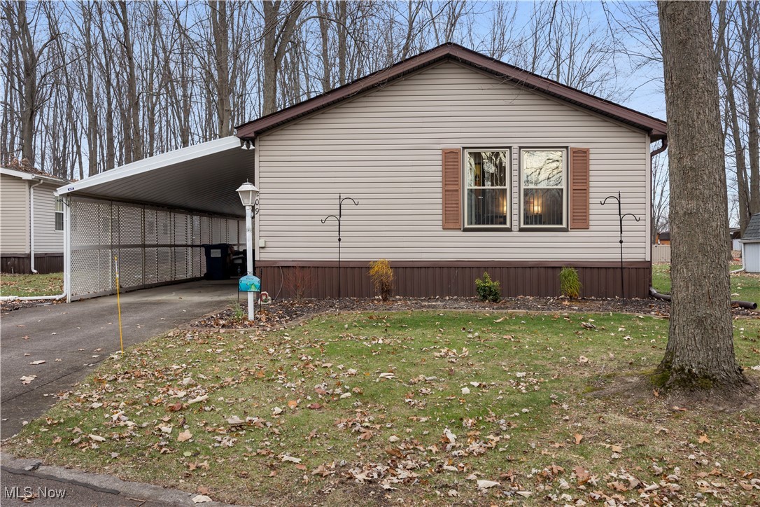 209 Twin Lake Drive, Elyria, Ohio image 1